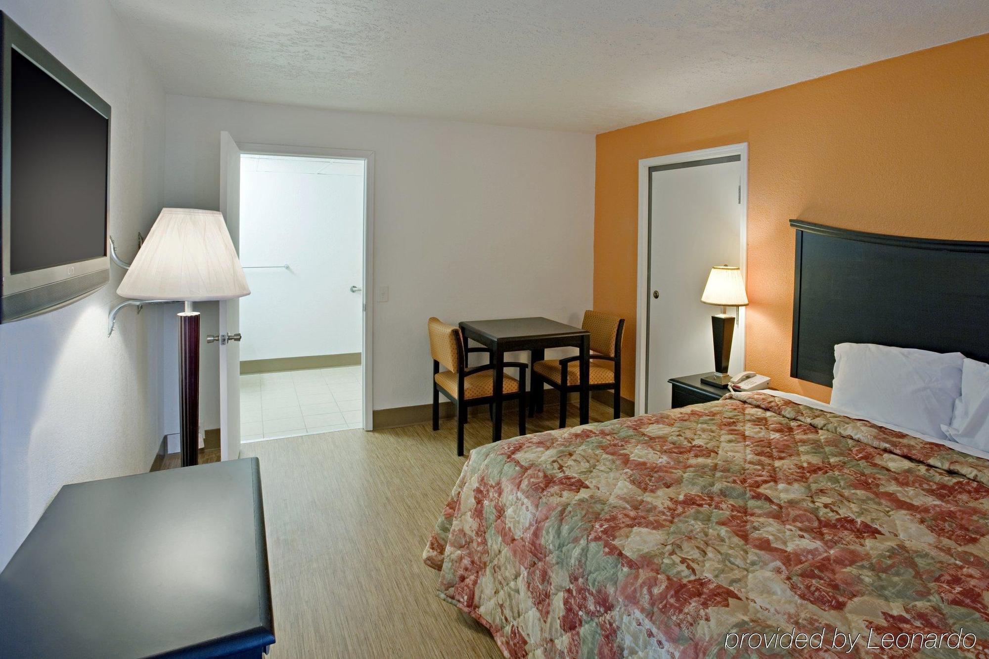 Econo Lodge Metropolis Quarto foto