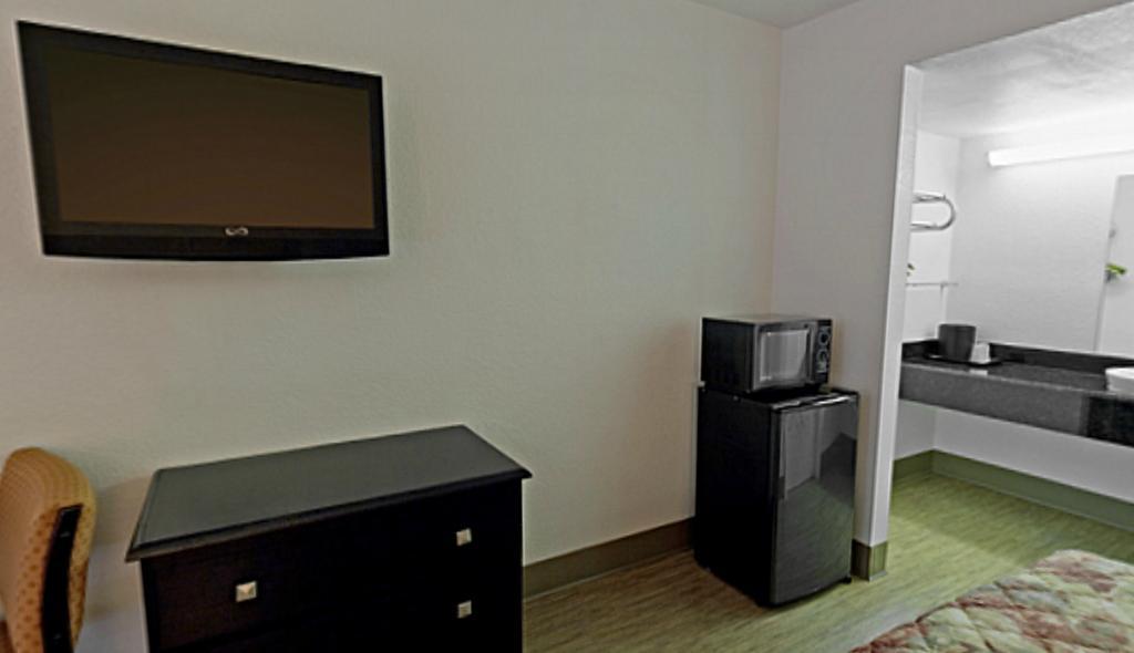 Econo Lodge Metropolis Quarto foto
