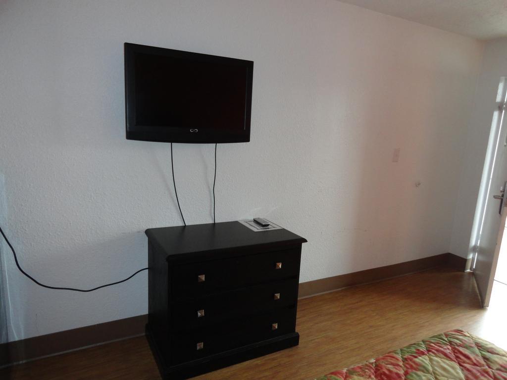 Econo Lodge Metropolis Quarto foto